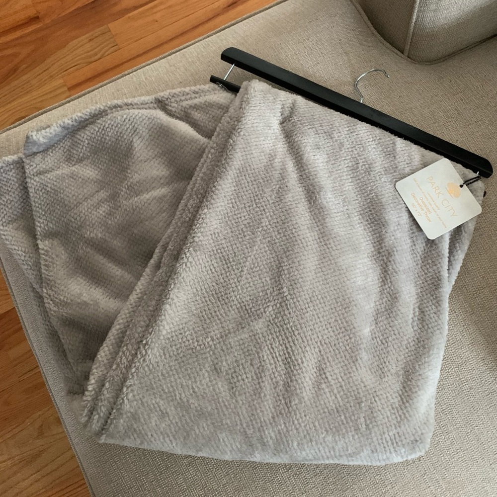 NWT- Oversized Throw Blanket